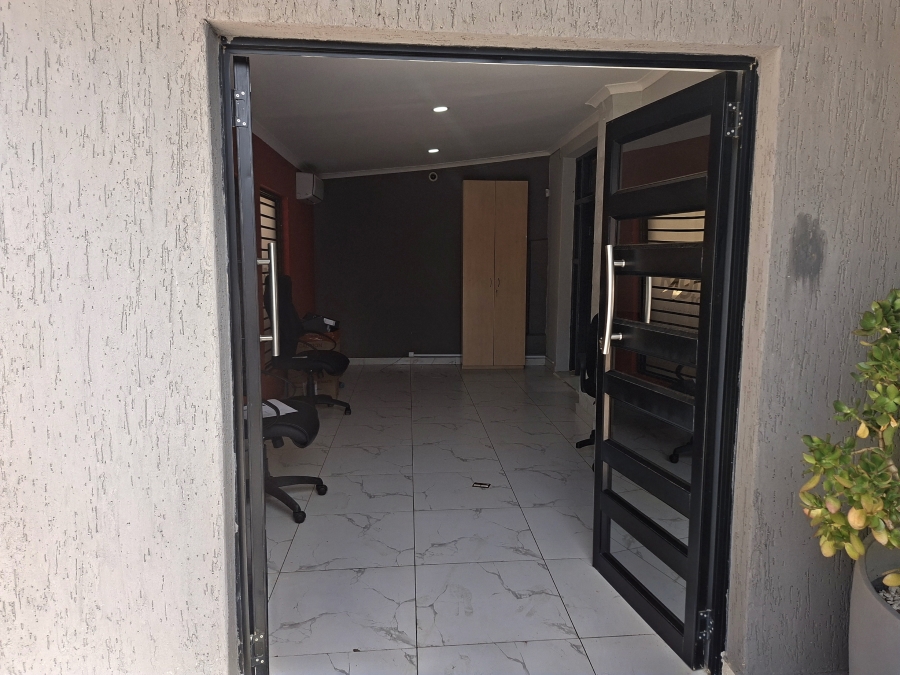 To Let commercial Property for Rent in Golf View North West